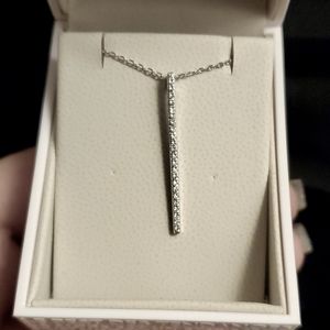 Brand New .925 Elle pendant